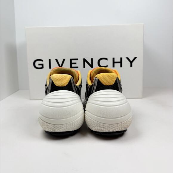 Size 39EU/6US - Givenchy TK-MX Runner Silver Black